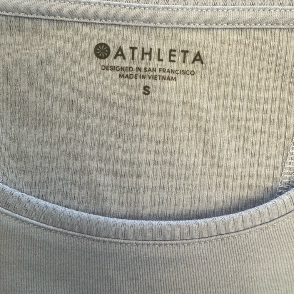 Athleta Women's light blue  Long Sleeve Top size small - Picture 2 of 3